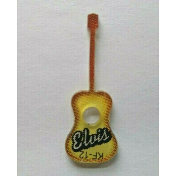 Elvis Presley Pinball KEYCHAIN Tiny Guitar Original Plastic Game Promo 2004 - Picture 4 of 4